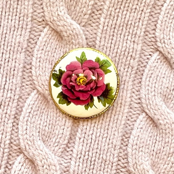 Source Unknown Jewelry - Vintage Brooch Round Pink Rose Green Leaves Yellow Center on White (~1 in)